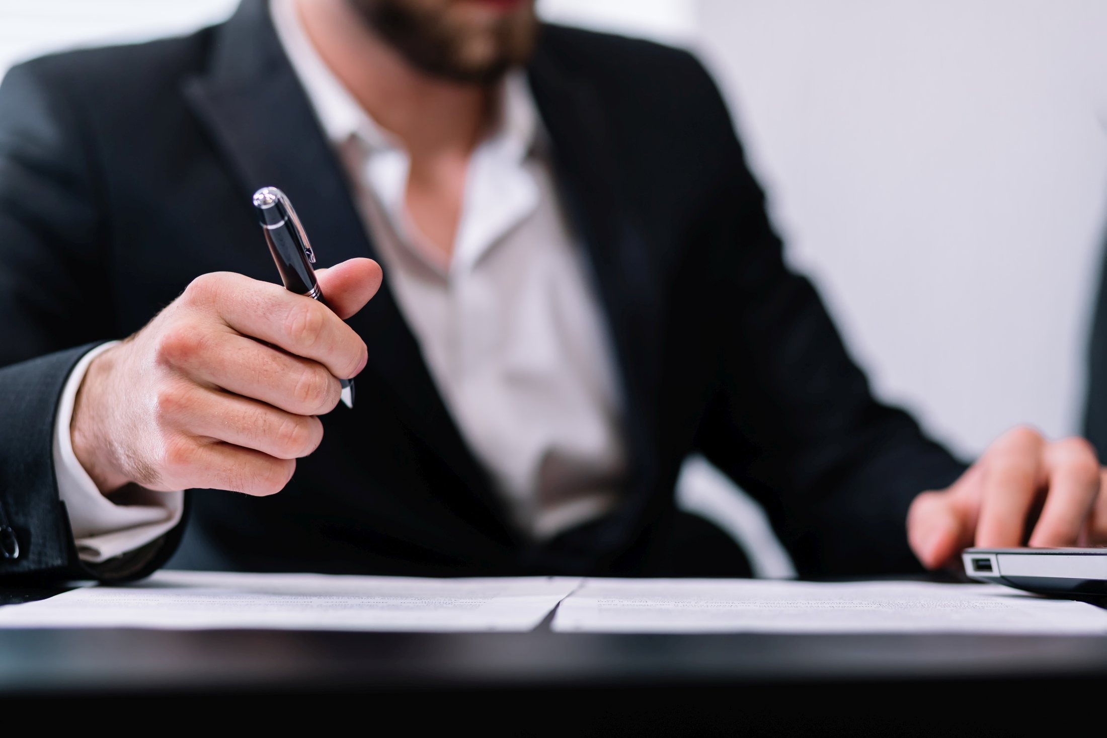 Адвокат административно право